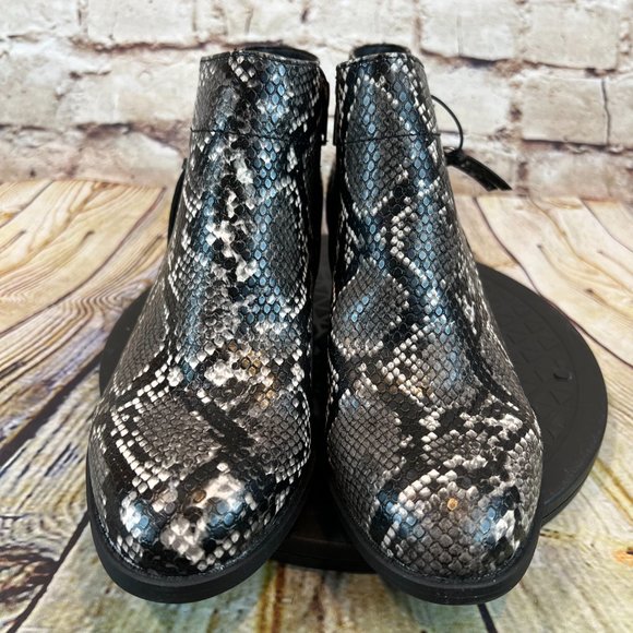 Arizona Women's Western Gray Snake Print Side Zip Ankle Boots Booties Size 7 - Picture 2 of 8